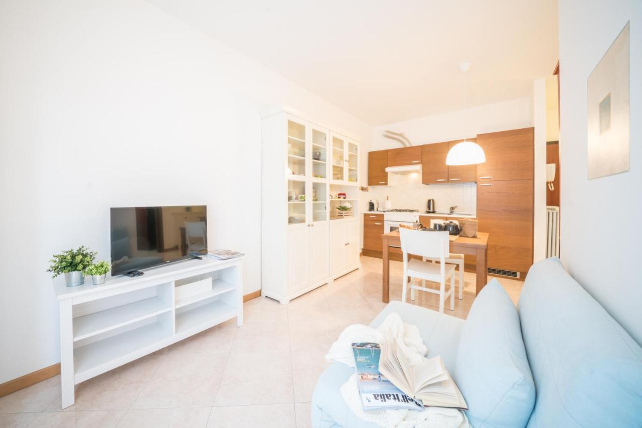 Gardappartamenti Garibaldi City Centre Desenzano del Garda Exterior foto